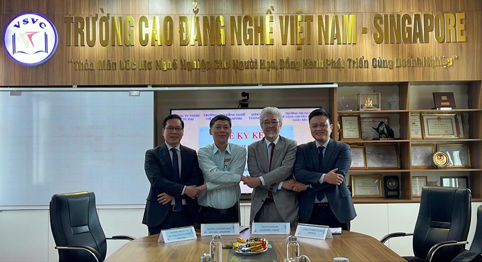 TRƯỜNG CAO ĐẲNG NGHỀ VIỆT NAM - SINGAPORE CHÚ TRỌNG CÔNG TÁC NÂNG CAO TAY NGHỀ VÀ KỸ NĂNG MỀM CHO HỌC SINH - SINH VIÊN (HSSV) NHẰM ĐỦ TIÊU CHUẨN ĐẾN NHẬT BẢN HỌC TẬP VÀ LÀM VIỆC z7877160940547_c326c40b22c07fcb432ef8ca64e30008
